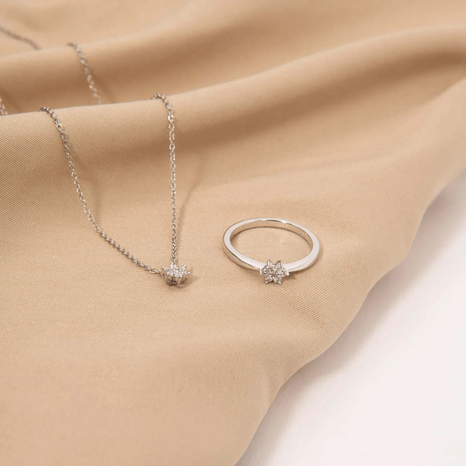 Aveny LUXURY - Fleur halskæde, 0,12 w/si - 14 kt. hvidguld - Image 4