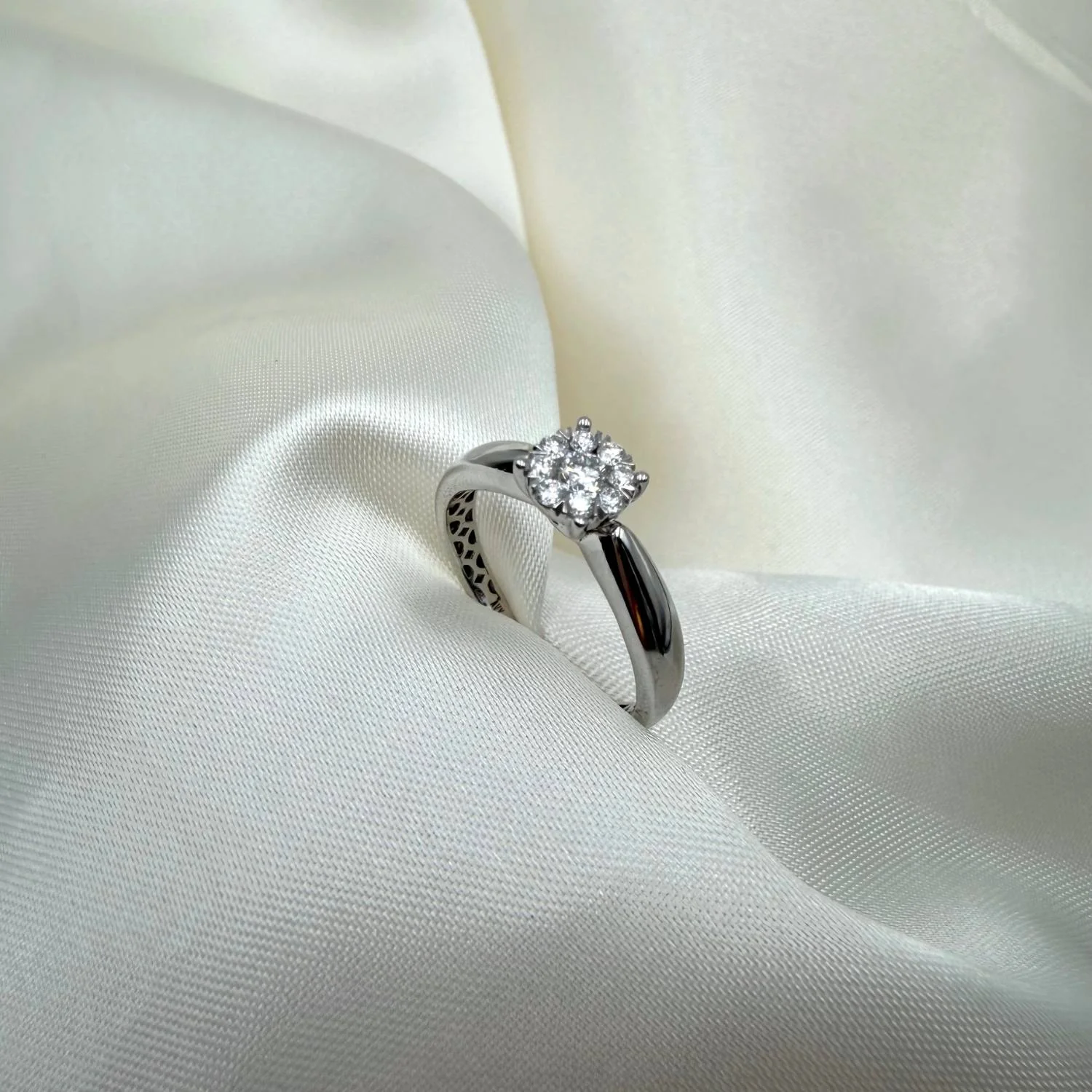 Aveny LUXURY - Illusion ring m. 9 brillianter, 0,25 ct. w/si - 14 kt. hvidguld - Image 3