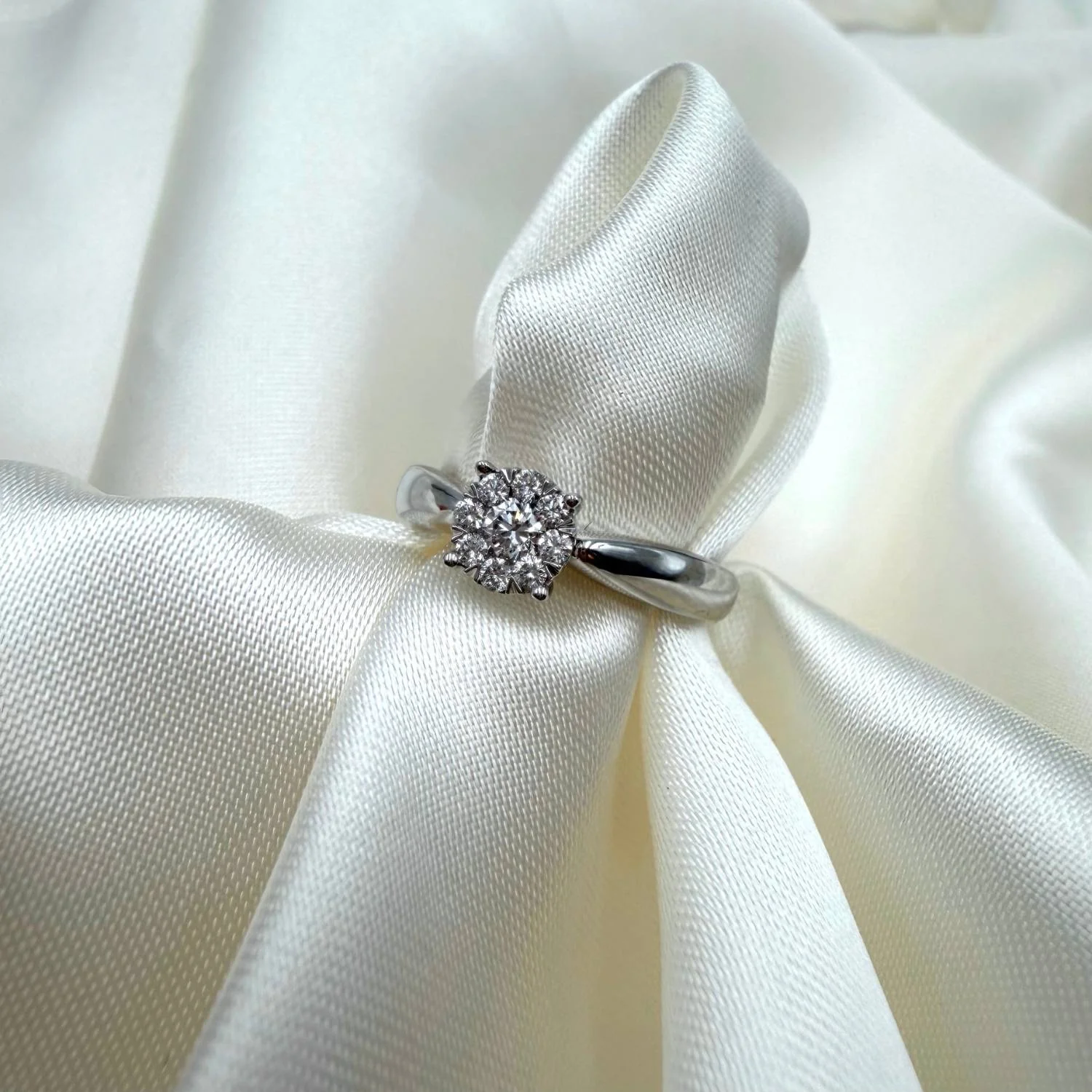 Aveny LUXURY - Illusion ring m. 9 brillianter, 0,25 ct. w/si - 14 kt. hvidguld - Image 4