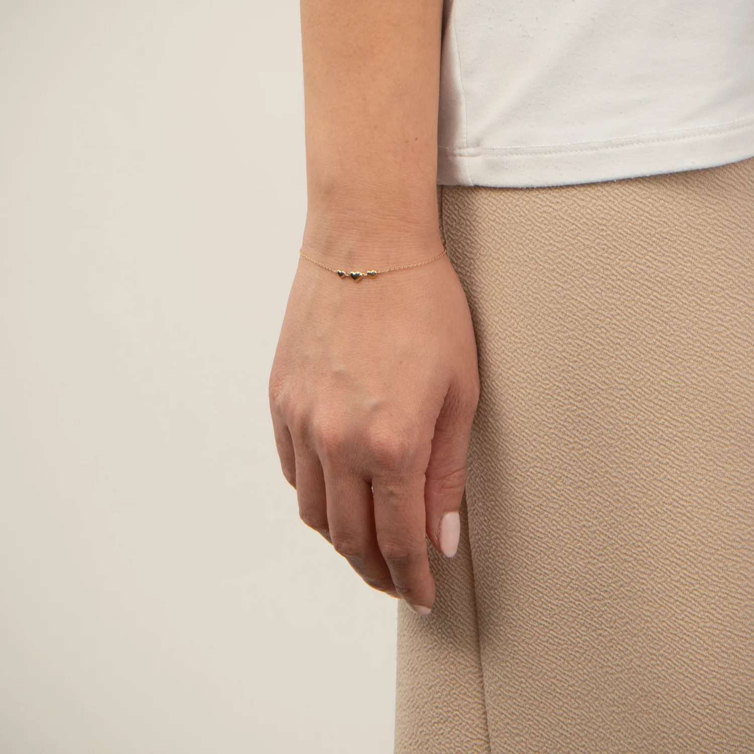 Aveny NINE K - Armbånd m. 3 små hjerter, 16+2 cm - 9 kt. guld - Image 2