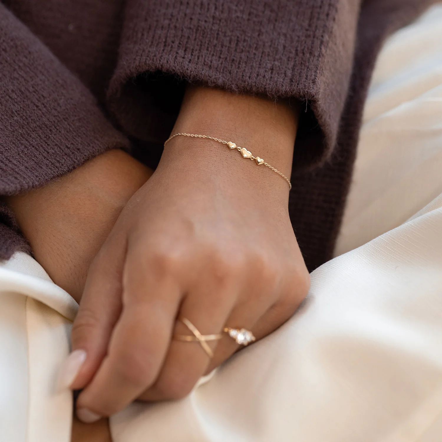 Aveny NINE K - Armbånd m. 3 små hjerter, 16+2 cm - 9 kt. guld - Image 7