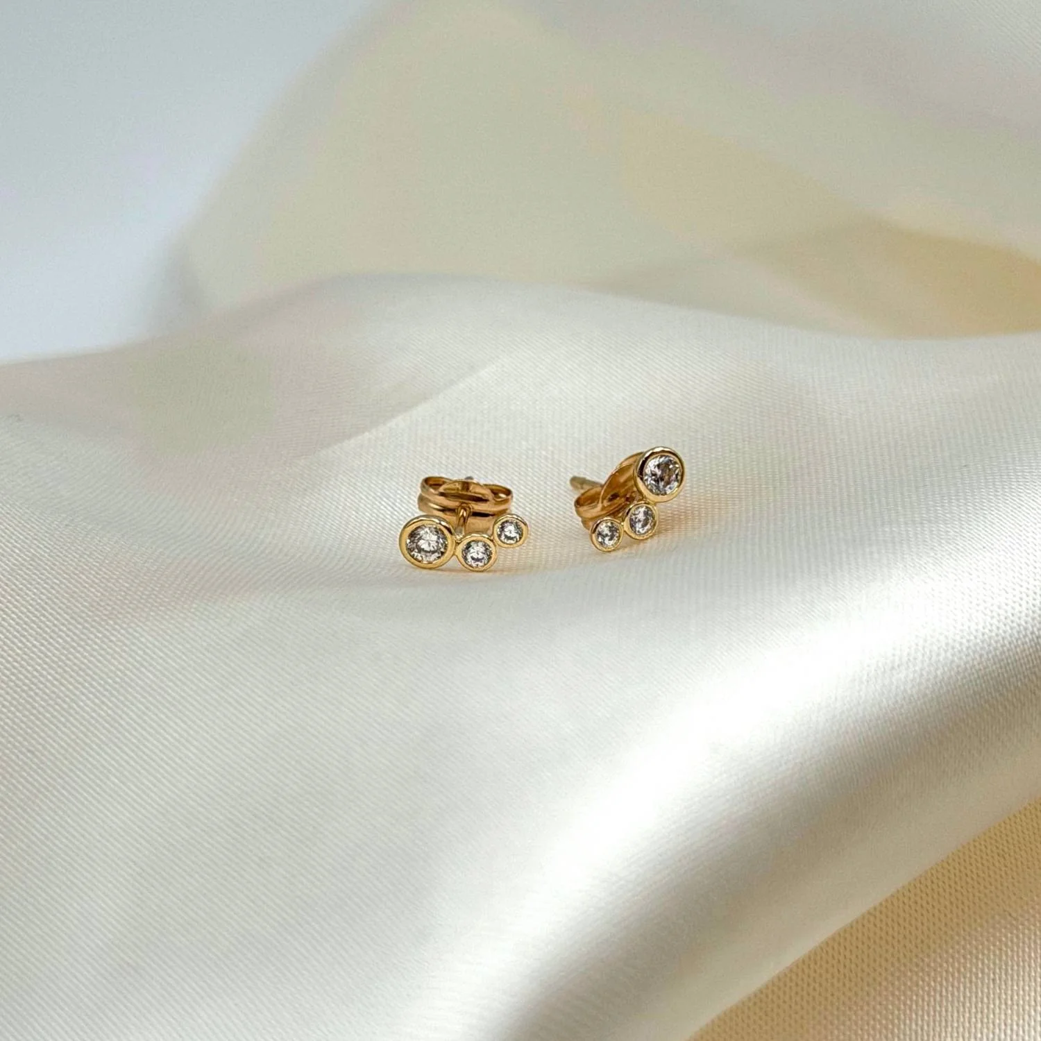 Aveny NINE K - Ørestikker, 6 x zirkonia - 9 kt. guld - Image 3