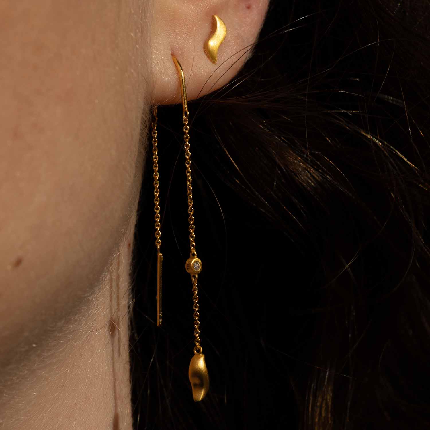 byBiehl - Wave Dangling ørehængere - Forgyldt sølv - Image 3