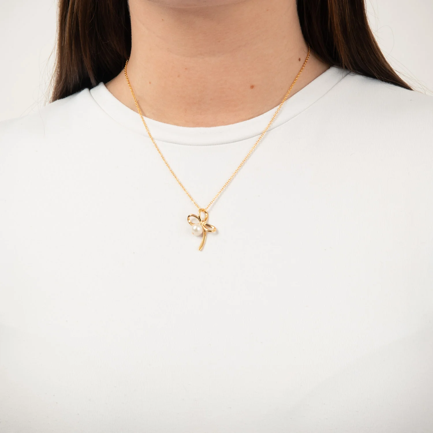 LuvaLu Jewellery - Pearly Bow halskæde, 42+3 cm - Forgyldt sølv - Image 2