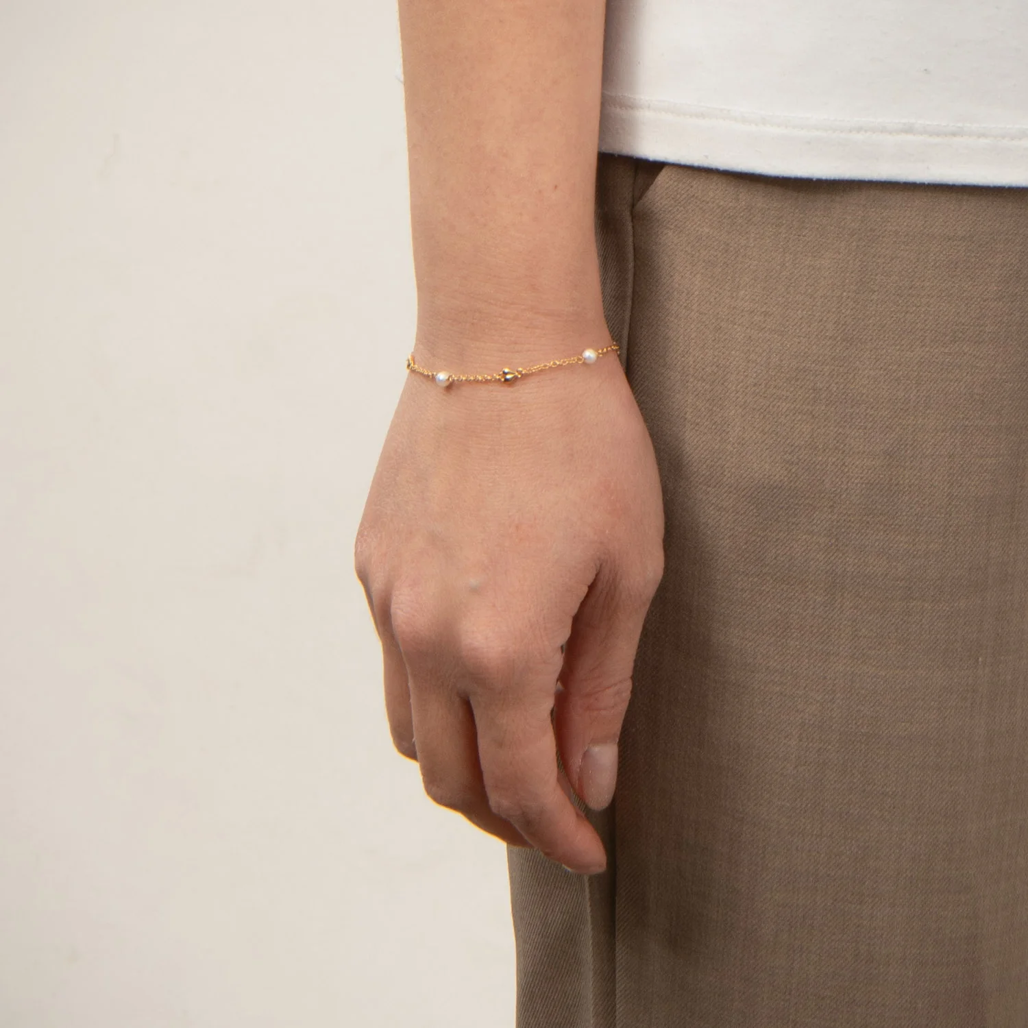 LuvaLu Jewellery - Philia Pearl armbånd, 16+3 cm - Forgyldt sølv - Image 2
