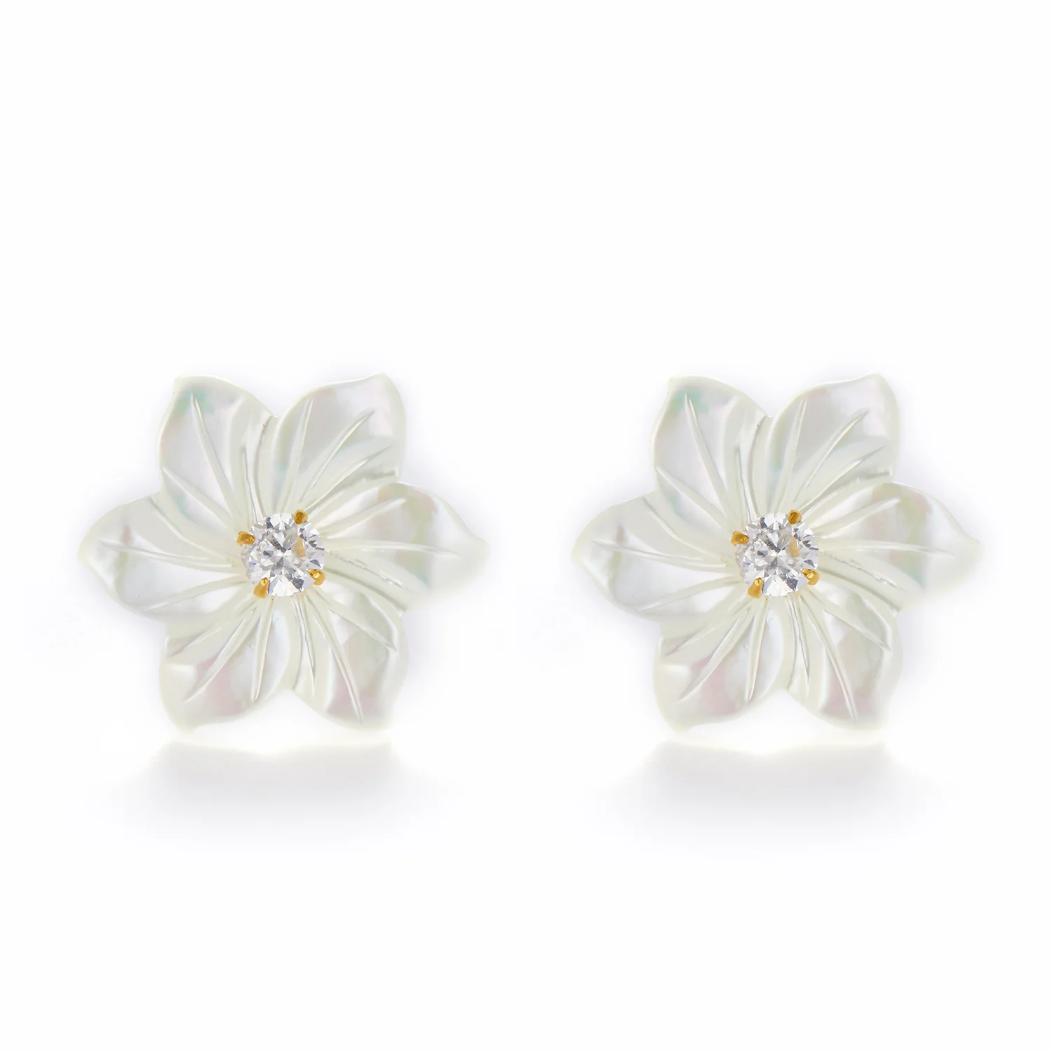 LuvaLu Jewellery - White Flower ørestikker - Forgyldt sølv