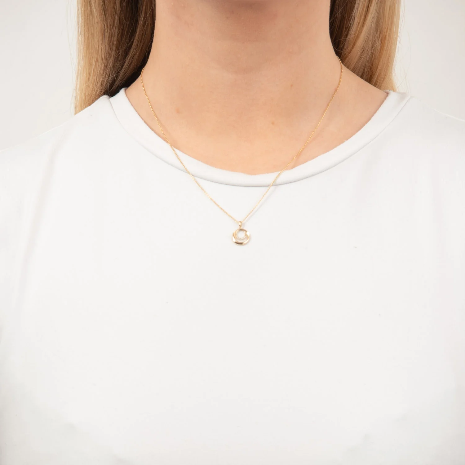 Vibholm GULD - Rundt vedhæng m små zirkonia, 45+3 cm - 9 karat guld - Image 2