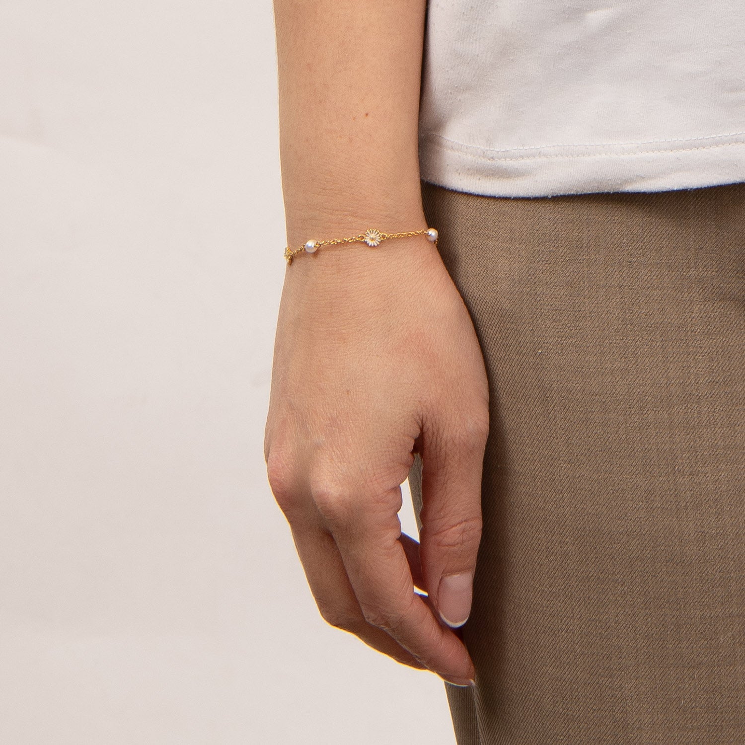 Vibholm SØLV - Marguerit armbånd m. ferskvandsperle, 16+3 cm - Forgyldt sølv - Image 2