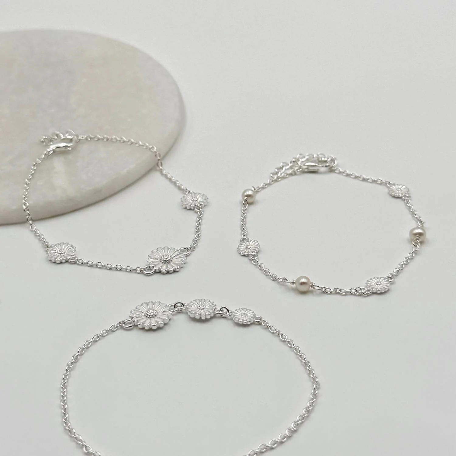 Vibholm SØLV - Marguerit armbånd m. ferskvandsperle, 16+3 cm - Sølv - Image 3