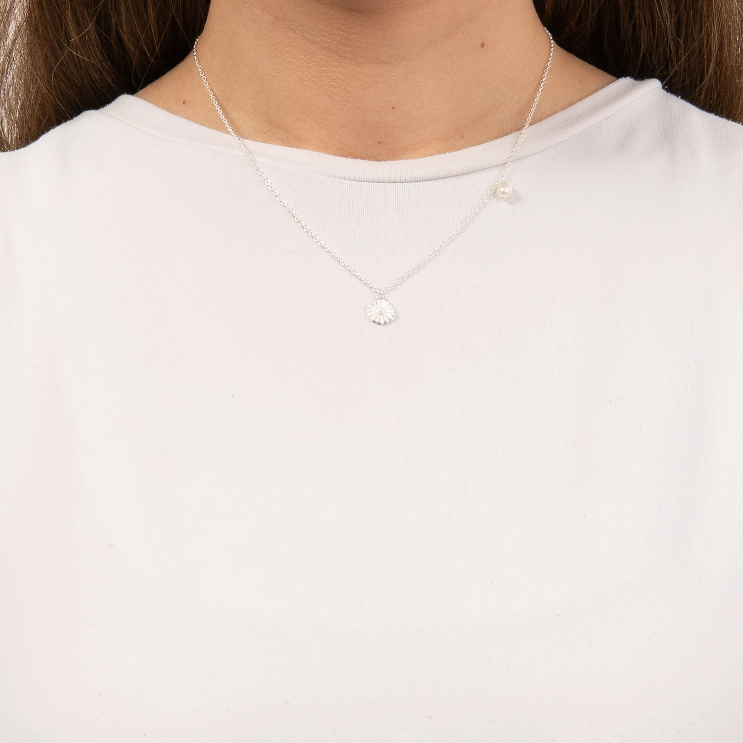 Vibholm SØLV - Marguerit halskæde m. ferskvandsperle, 9 mm/42+3 cm - Sølv - Image 2