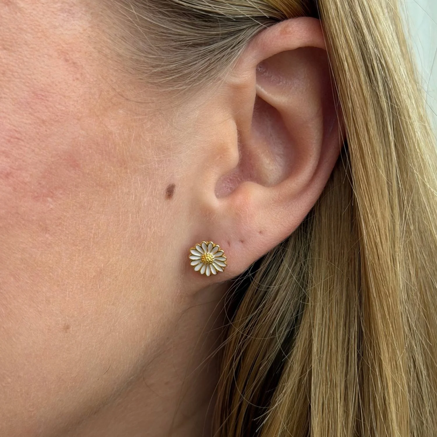 Vibholm SØLV - Marguerit ørestikker, 9 mm - Forgyldt sølv - Image 7