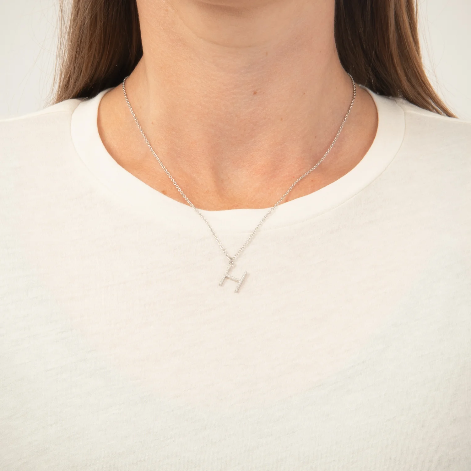 View Jewellery - Bogstavshalskæde, H - Rhodineret sølv - Image 2