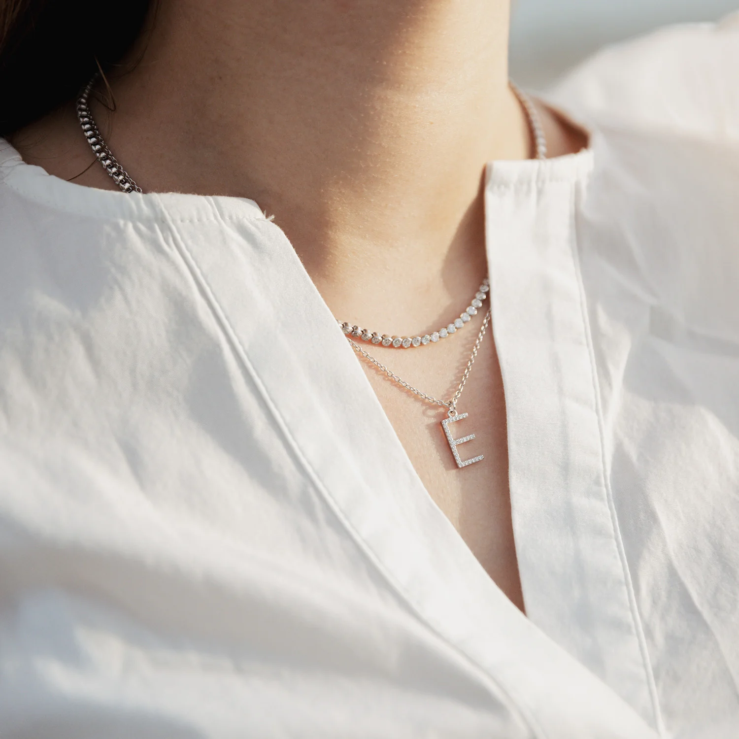 View Jewellery - Bogstavshalskæde, T - Rhodineret sølv - Image 4