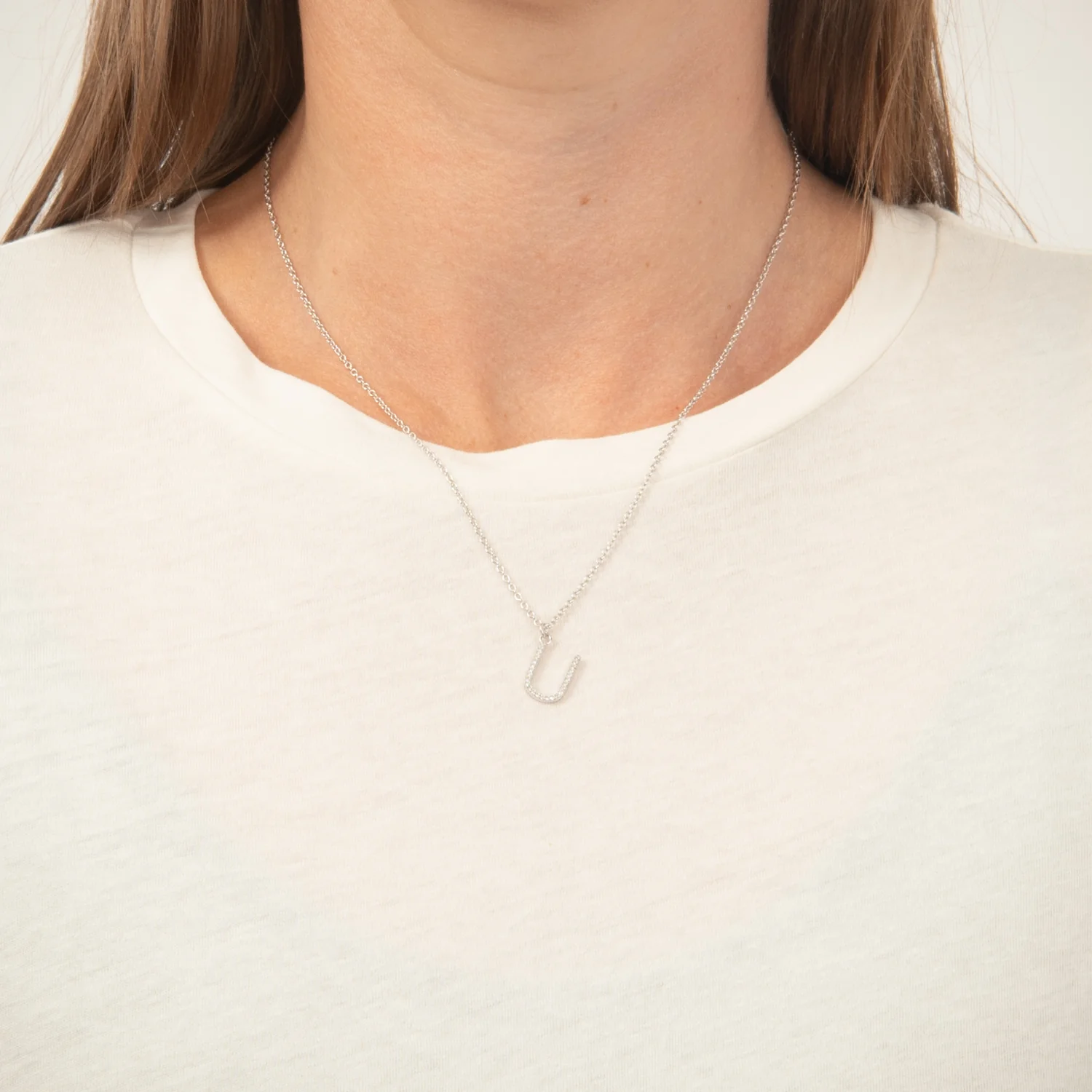 View Jewellery - Bogstavshalskæde, U - Rhodineret sølv - Image 2