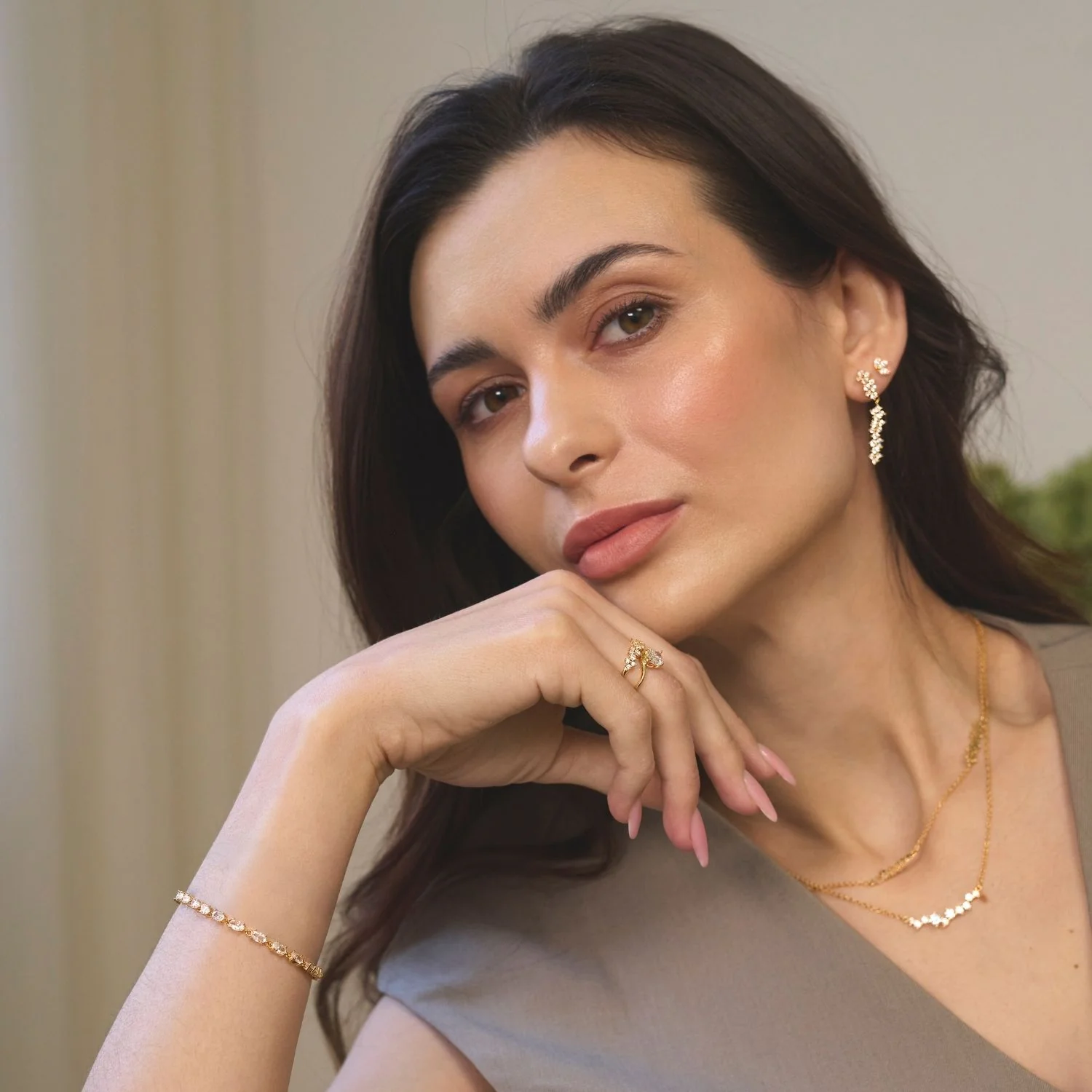 View Jewellery - Nadena ørestikker m. zirkonia - Forgyldt sølv - Image 3