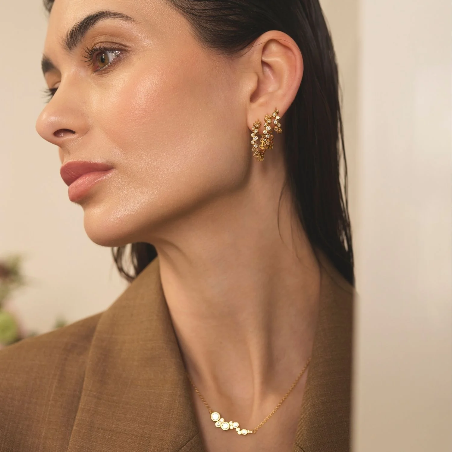 View Jewellery - Theodora Small creoler m. zirkonia, 15 mm - Rhodineret sølv - Image 3